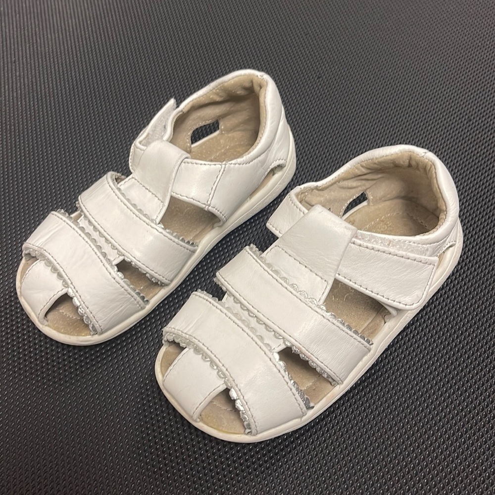See Kai run Gloria fisherman white shoe, size 7.5